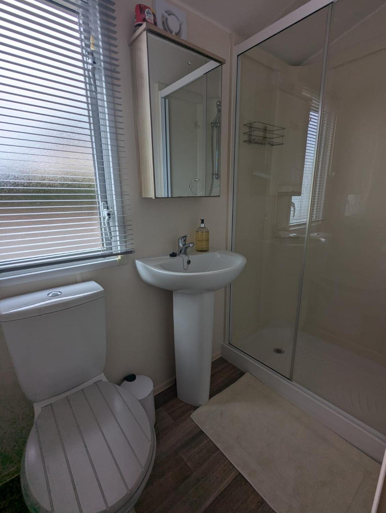 Lovely Bright And Airy Caravan On The 5 Star Shorefield Country Park Entertainment Passes Included Milford on Sea Exterior foto