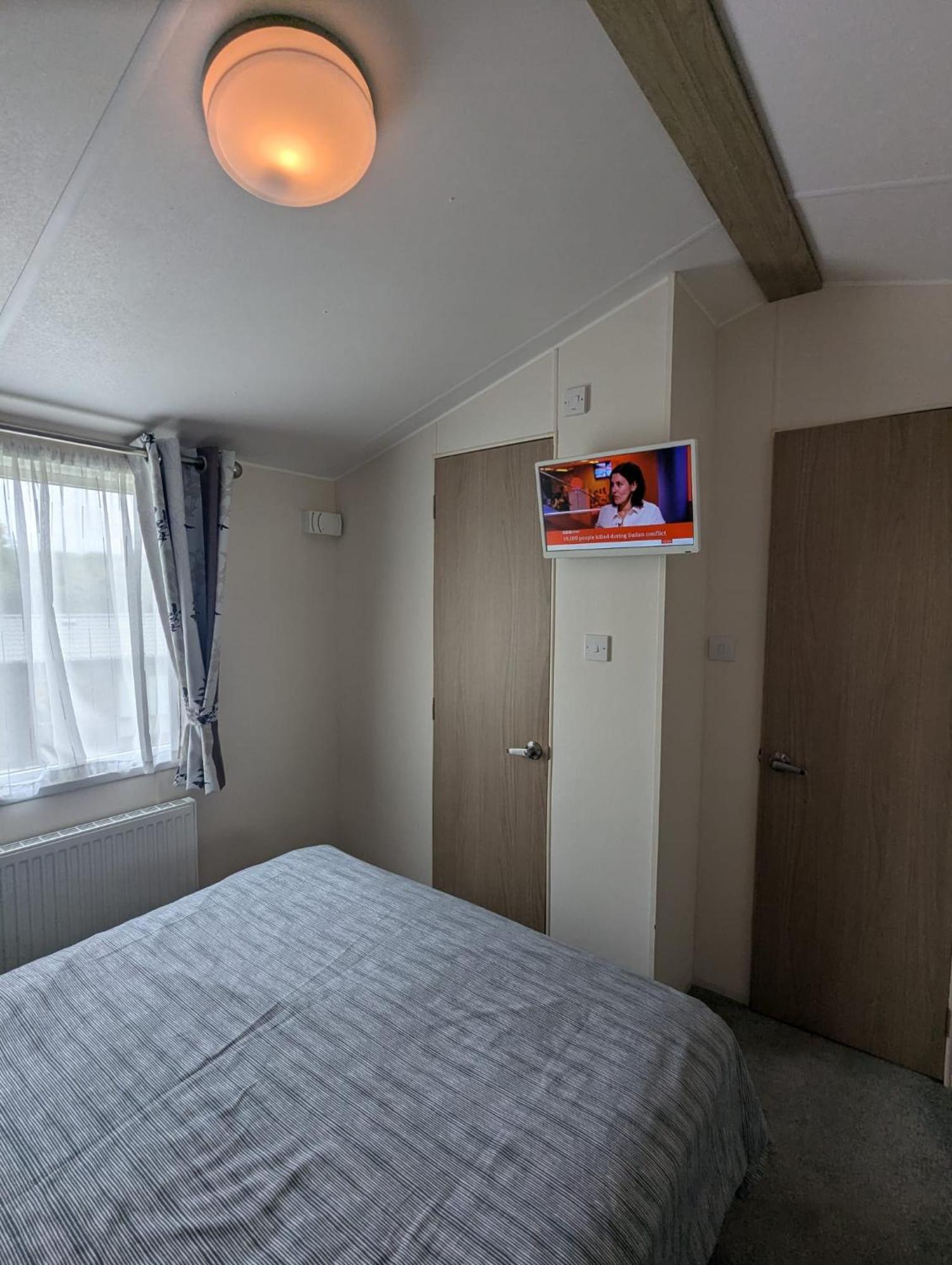 Lovely Bright And Airy Caravan On The 5 Star Shorefield Country Park Entertainment Passes Included Milford on Sea Exterior foto